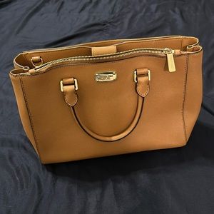 Michael Kors Purse with tons of pockets!